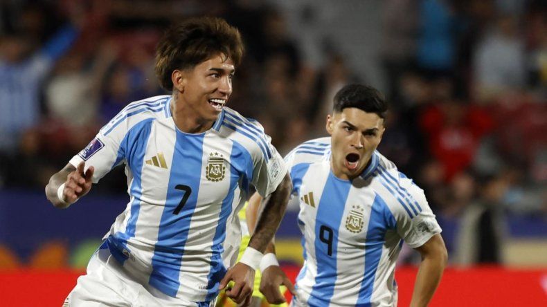 La Selección Argentina ganó con anotaciones de Carrizo y Silvetti.