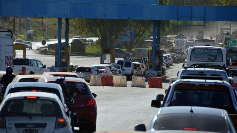 Así se vivió el primer día de caos de tránsito en los puentes