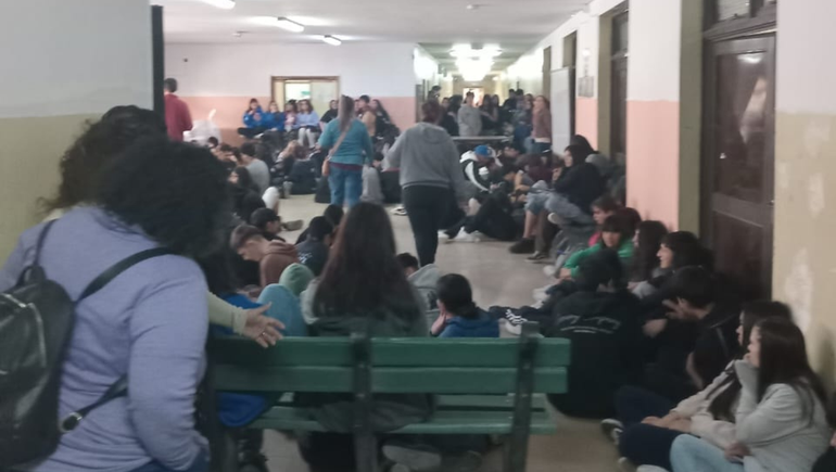 Los equipos de educación se apersonaron al establecimiento para lograr detectar la presencia de cucarachas.