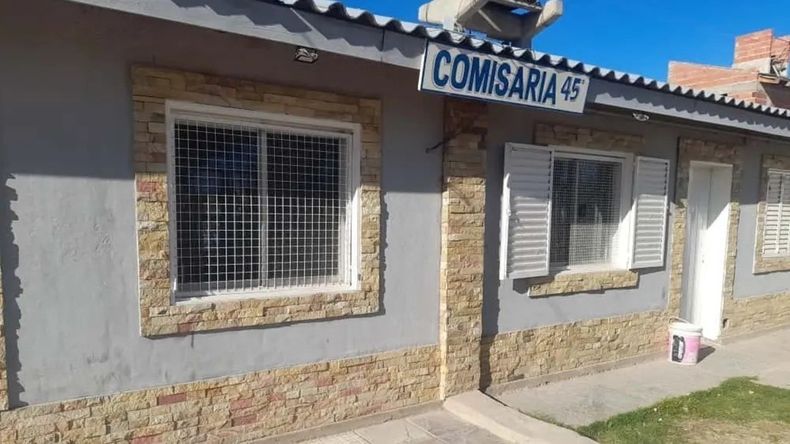 La mujer fue detenida luego de intentar escapar de la Comisaría 45° de Cipolletti. Foto: Archivo,