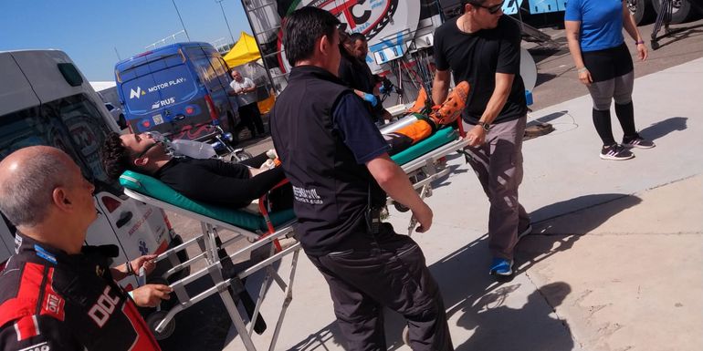 Angustia en Centenario: dos pilotos hospitalizados por inhalación de gases