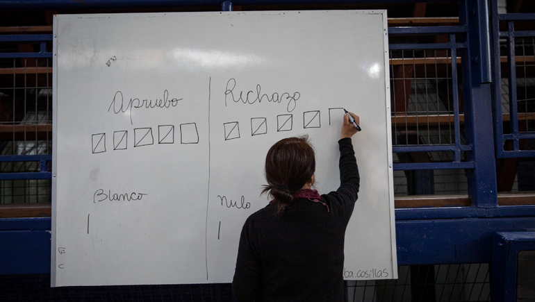 Los chilenos le dijeron no a Boric y rechazaron la nueva Constitución