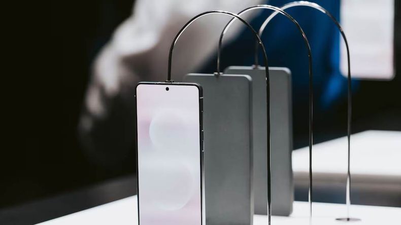 Frávega adelantó sus descuentos por el Black Friday y sumó financiación en 12 pagos y envío gratis.