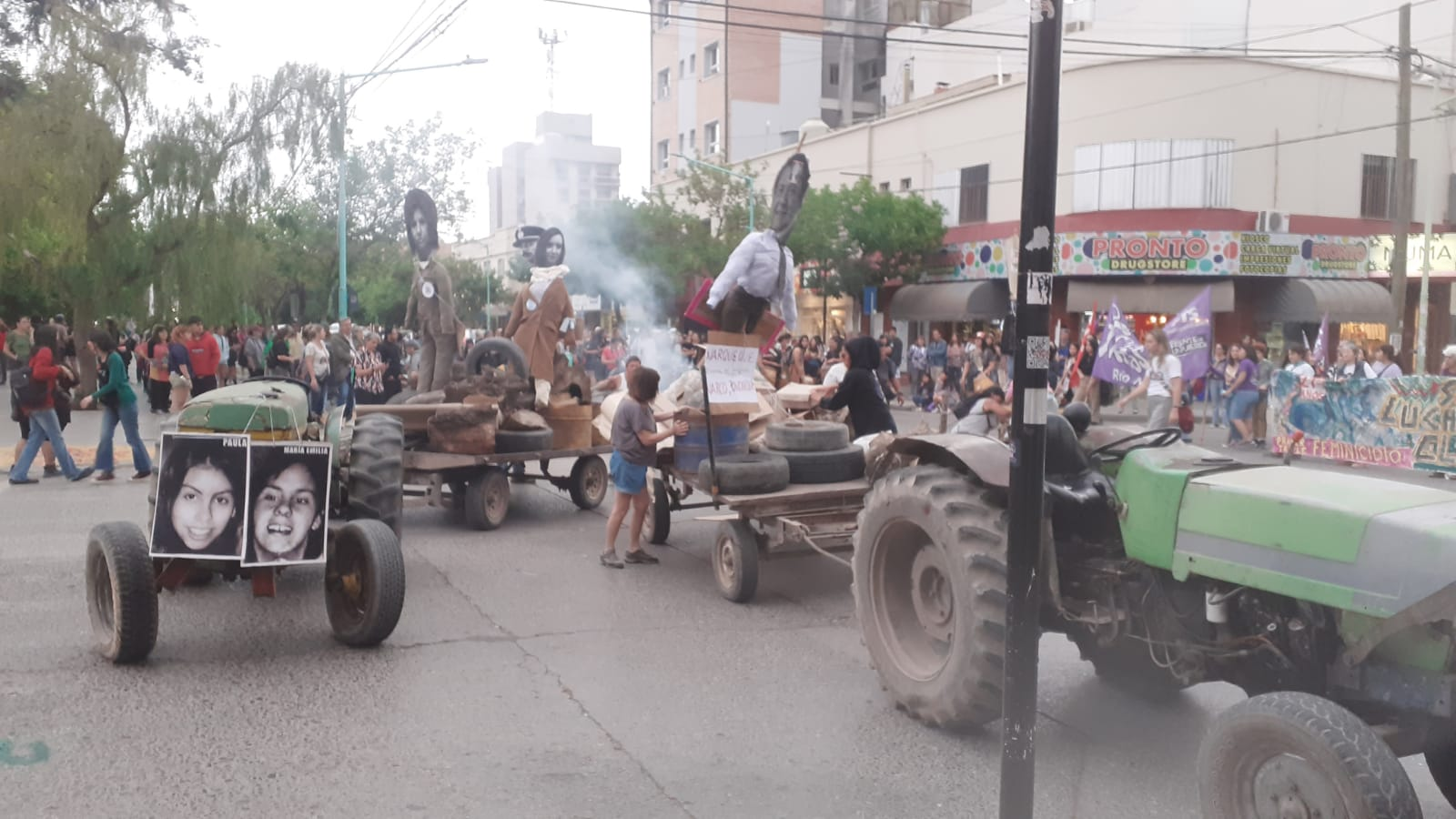 Marcha con algunos incidentes en el centro a 27 años del triple crimen de Cipolletti