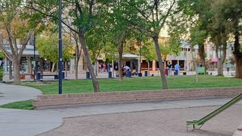 Descomunal pelea en la plaza San Martín: En el barrio lo arreglamos