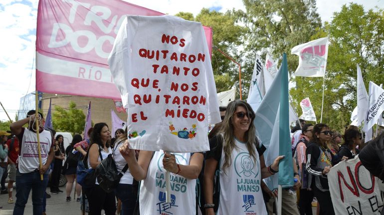 El reclamo principal es la recomposición salarial y la mejora de las condiciones edilicias. 