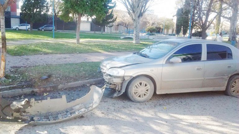 Cipoleña protagonizó un fuerte choque en el centro de Roca