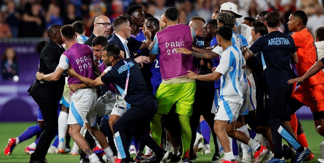 Los jugadores de Argentina y Francia se enfrentaron tras una provocación.