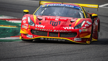 manu urcera no pudo festejar en gran turismo italiano