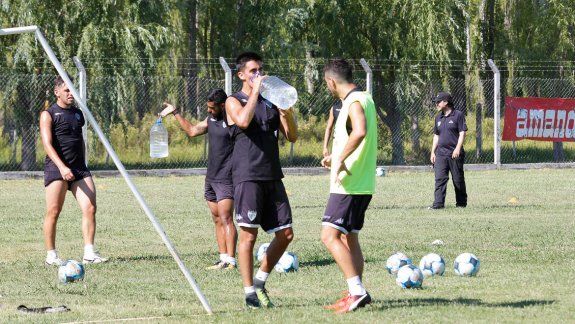 Ávila convenció al técnico durante la pretemporada y tendría su lugar.