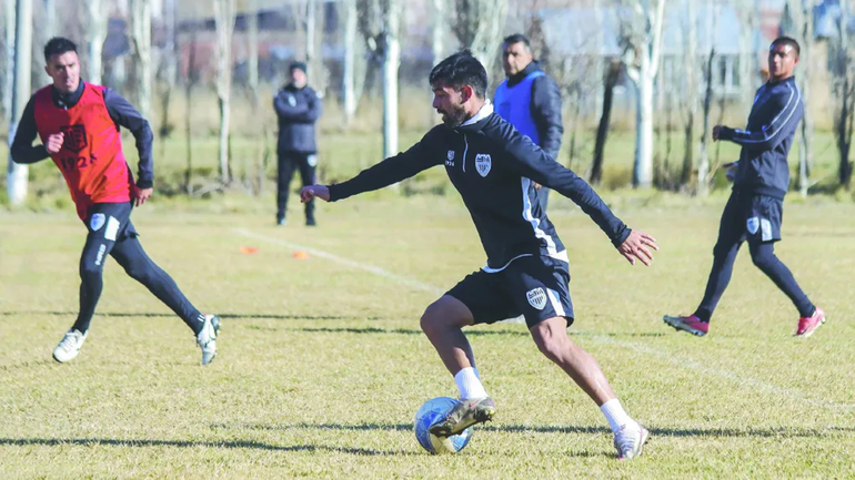 Brian Meza vuelve tras la fecha de suspensión.