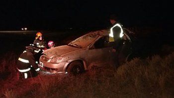 volvian de primeros pinos a cipolletti y volcaron en la ruta 22