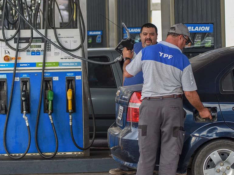 La carga de combustibles tendrá un impuesto del 4