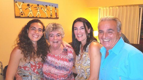 Dra. Ríos, Dr. Allende e hijas.
