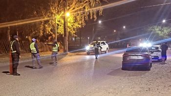 El violento episodio se registró ayer lunes por la tarde, cuando dos menores de edad circulaban en una moto sin documentación. Foto: Gentileza. El violento episodio se registró ayer lunes por la tarde, cuando dos menores de edad circulaban en una moto sin documentación. Foto: Gentileza.