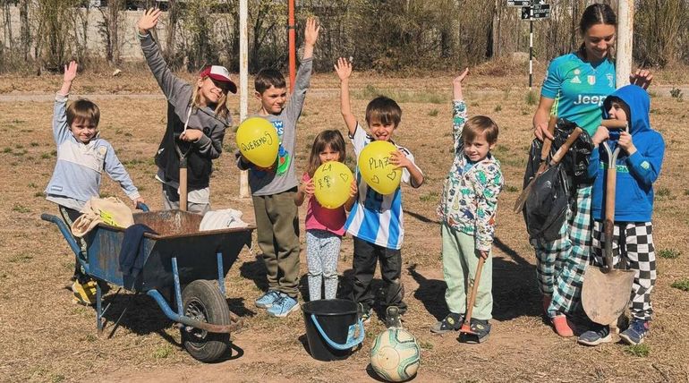 Manitos a la obra para cumplir el postergado sueño de la plaza propia en barrio cipoleño