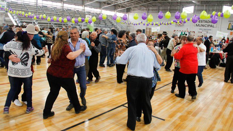 El encuentro de los adultos mayores tuvo lugar en el Estadio Municipal.
