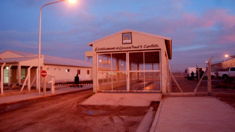 Dan prisión domiciliaria a condenado por abusos