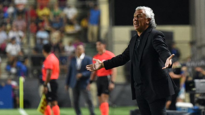 ¡Terrible! Por cuántos partidos suspendieron a Gorosito en Perú después de pelear con un árbitro