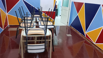 Mediante la venta de rifas, los padres de la Escuela Especial 24 lograron recaudar fondos para hacer mejoras en la institución.