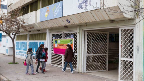 Impagable: llegó una factura de luz de $13 mil en la biblioteca local