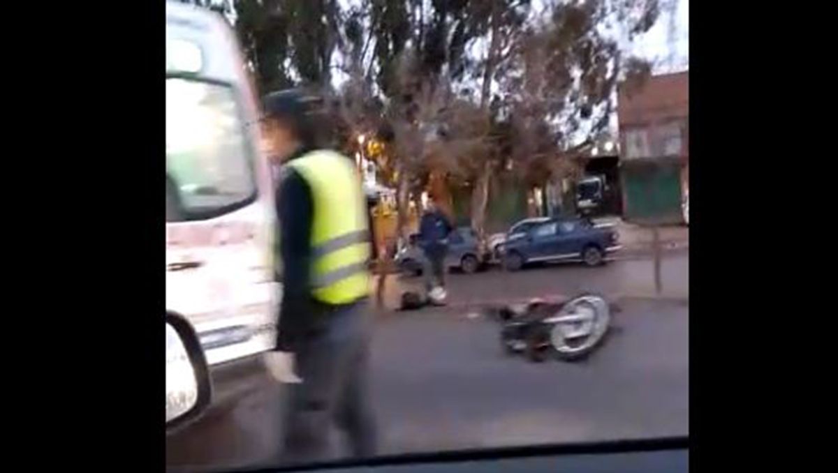 Motociclista atropelló a una mujer en la ex Ruta 22