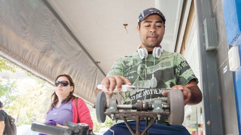 Fabián recorre los comercios céntricos
