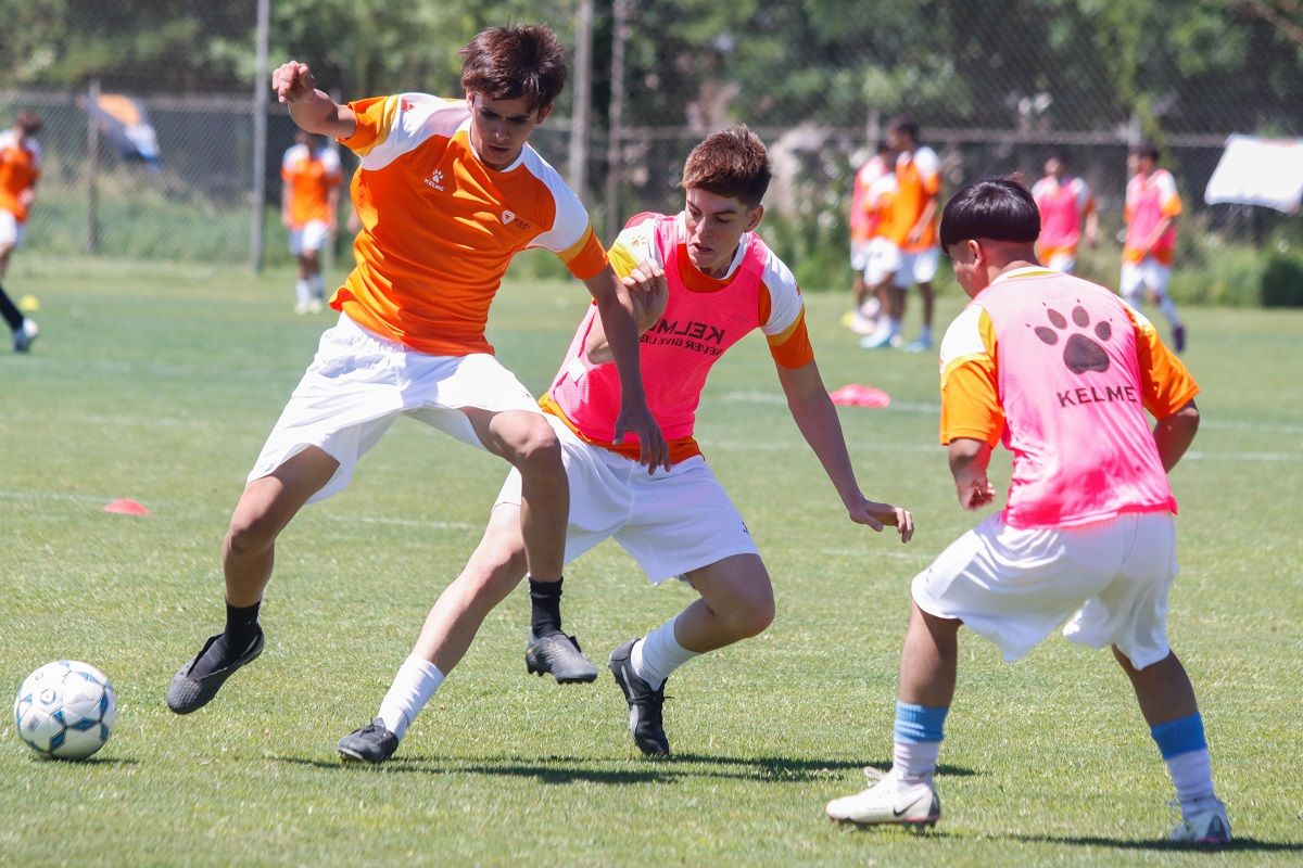 La prueba de jugadores dura tres días y participan chicos de diferentes clubes. Fotos: Anahí Cárdena&nbsp;