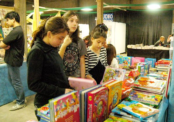 La Feria del Libro empezó a mostrar sus atractivos