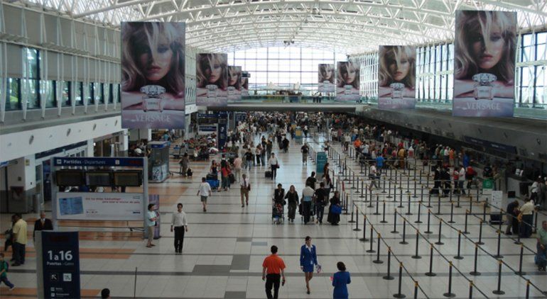 Ezeiza en modo Alerta Aeropuerto: pasaportes falsos y droga camuflada