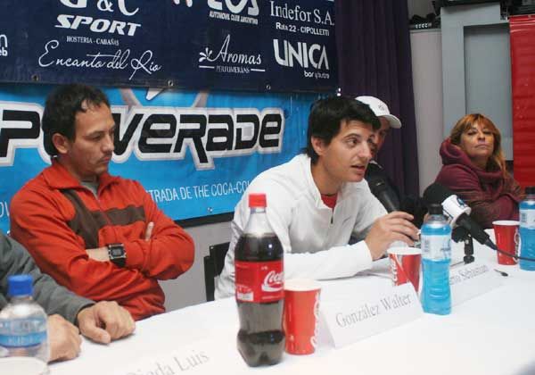 Tenis Pro en las canchas albinegras