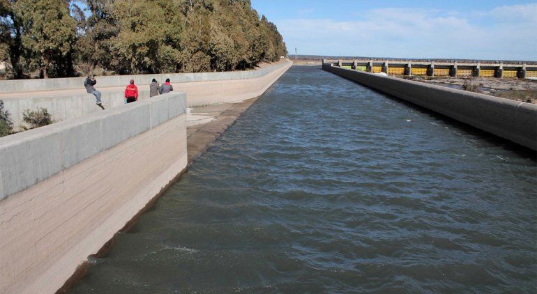 Cuatro ofertas para la obra de refacción del canal principal