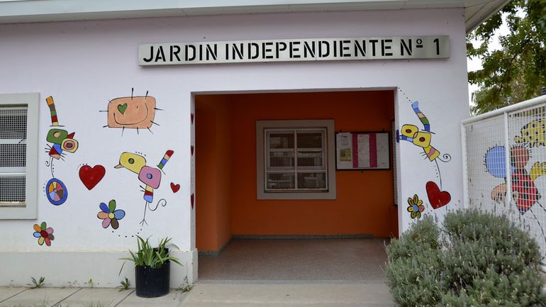 La polémica se desató cuando el Ministerio de Educación estableció un cupo máximo e ingresos por sorteos a la institución.