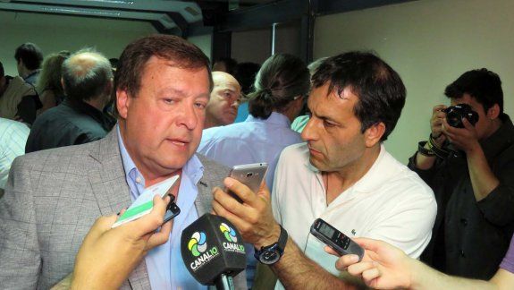 El gobernador hizo el anuncio en Bariloche, donde descartó aliarse a Cambiemos y aseguró que su partido tiene diez posibles candidatos.