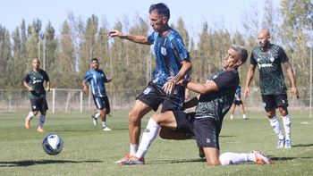 Deportivo Rincón y Cipolletti jugaron un amistoso de pretemporada con victoria par el Albinegro. Fotos: Anahí Cárdena