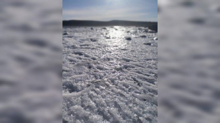 Se congeló una laguna en Neuquén: cómo llegar a la pista de hielo