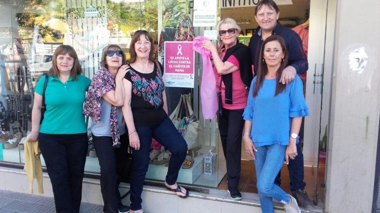 La ciudad se vistió de rosa en apoyo a la lucha contra el cáncer de mama