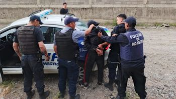 atraparon a uno de los profugos de la comisaria de bariloche y a otro lo entrego la madre