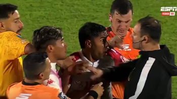 Un jugador de Huracán estalló contra un cuarto árbitro que insultó a su madre | LMCipolletti.com Un jugador de Huracán estalló contra un cuarto árbitro que insultó a su madre