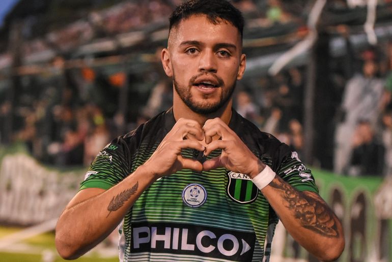 Maxi Amarfil festeja su primer gol con la camiseta de Nueva Chicago. Foto: prensa Nueva Chicago&nbsp;