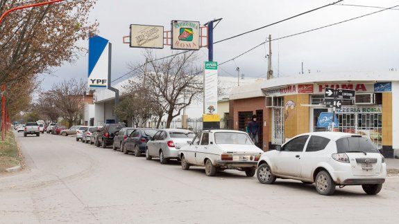 Ayer aumentó notablemente la demanda de combustible en las estaciones de servicio de la ciudad ante la amenaza de desabastecimiento.