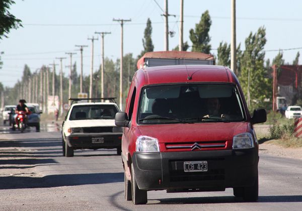 Por la reiteración de accidentes, piden más semáforos en Perón