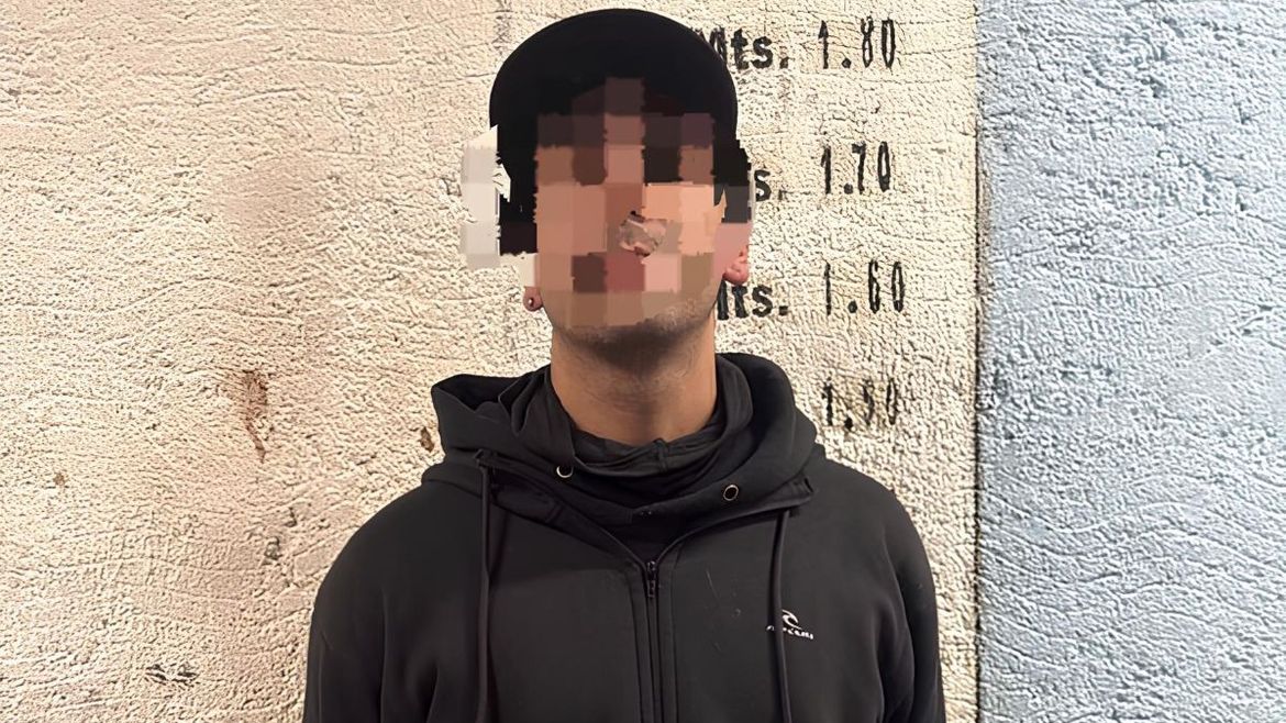 El hombre atrapado por estar sospechado de haber asaltado a un taxista en Cipolletti. | LMCipolletti.com El hombre atrapado por estar sospechado de haber asaltado a un taxista en Cipolletti.