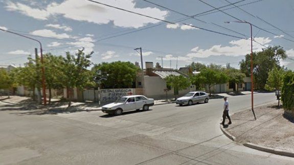 Terror al volante: persiguieron con su auto a una mujer para robarle pero los detuvieron 