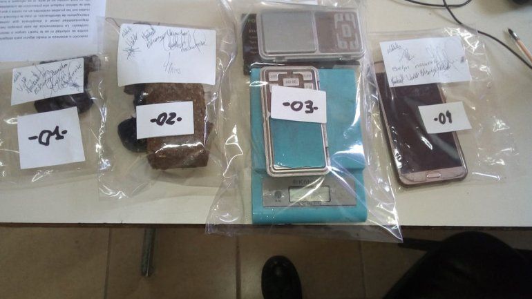 Secuestraron cocaína, marihuana y un arma de fuego en dos allanamientos