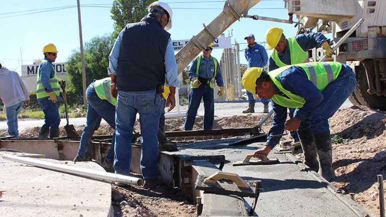 Avanzan con el cordón cuneta en el Piedrabuena