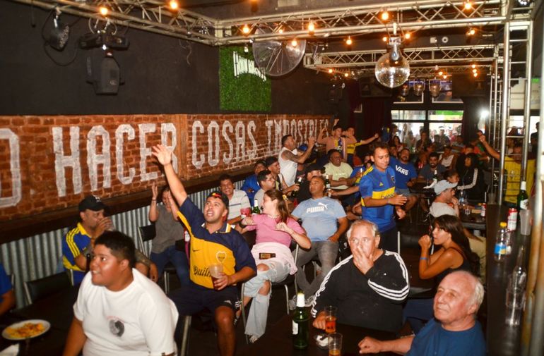 En ocho fotos: así se vivió el River-Boca en un bar de Cipolletti