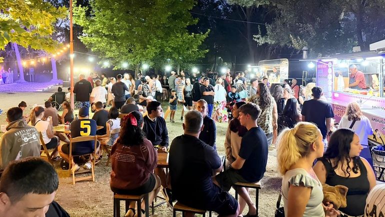 La noche del s&aacute;bado tendr&aacute; m&uacute;ltiples propuestas culturales nocturnas, como la zona de foodtrucks en la Isla Jord&aacute;n.&nbsp;