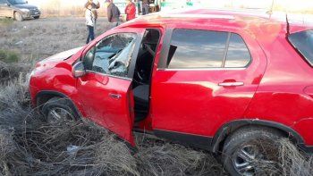 intentaron evitar un choque frontal y volcaron sobre la ruta 151 