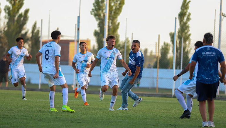 Ariel González, el goleador inesperado de La Amistad que sueña con el ascenso